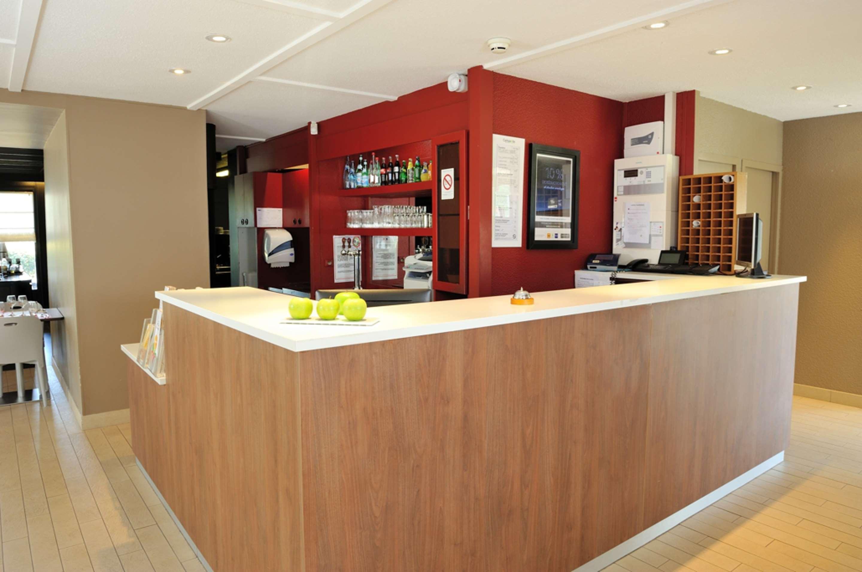 Hotel Campanile Montelimar Nord - A7 Sortie 17 Les Tourrettes Exterior foto