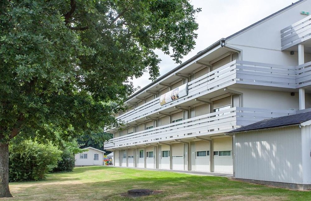 Hotel Campanile Montelimar Nord - A7 Sortie 17 Les Tourrettes Exterior foto