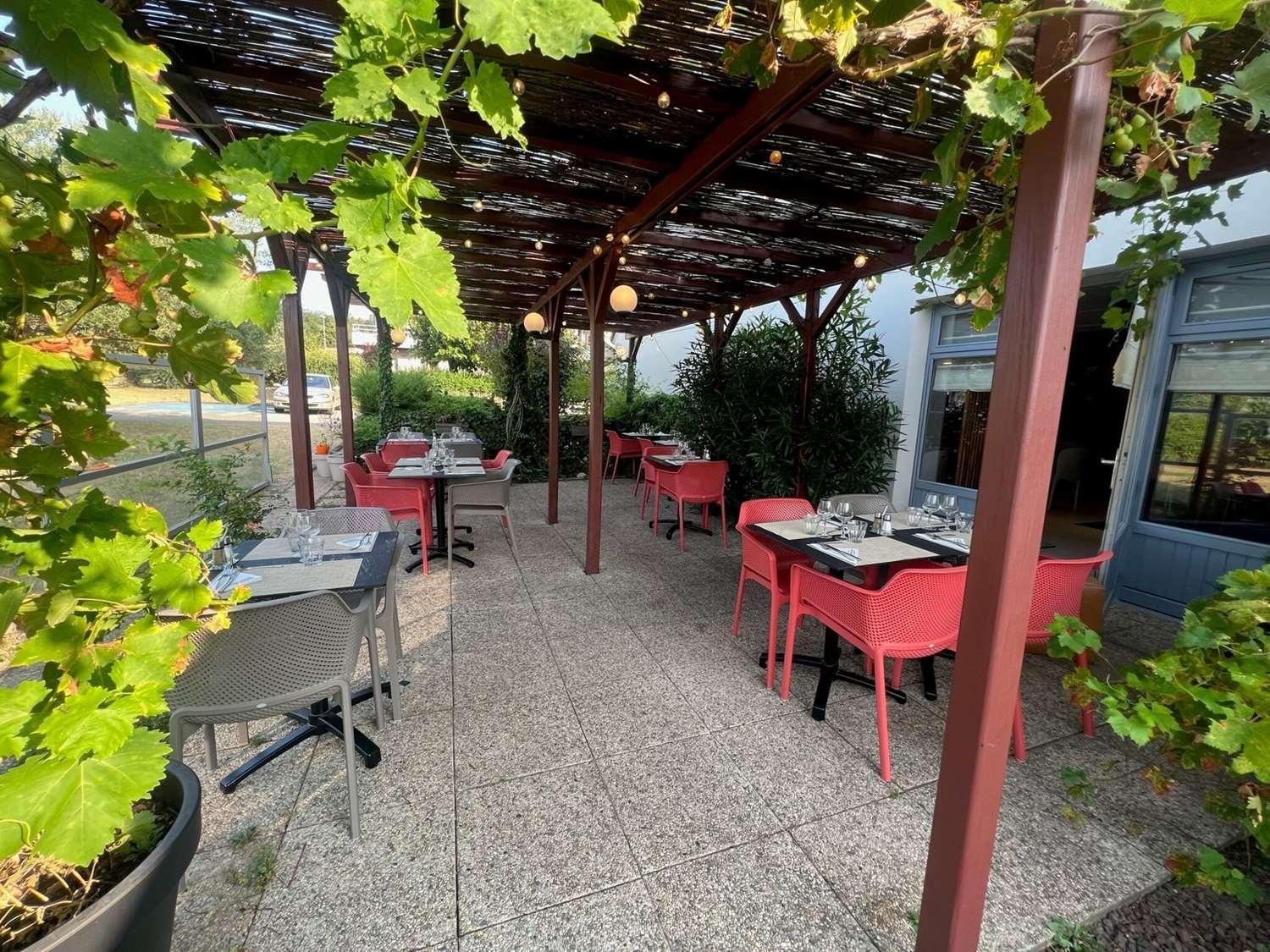 Hotel Campanile Montelimar Nord - A7 Sortie 17 Les Tourrettes Exterior foto